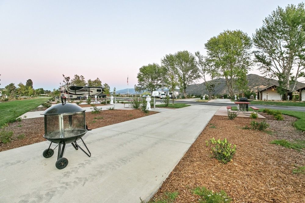 Flying Flags Rv Resort & Campground بويلتون المظهر الخارجي الصورة
